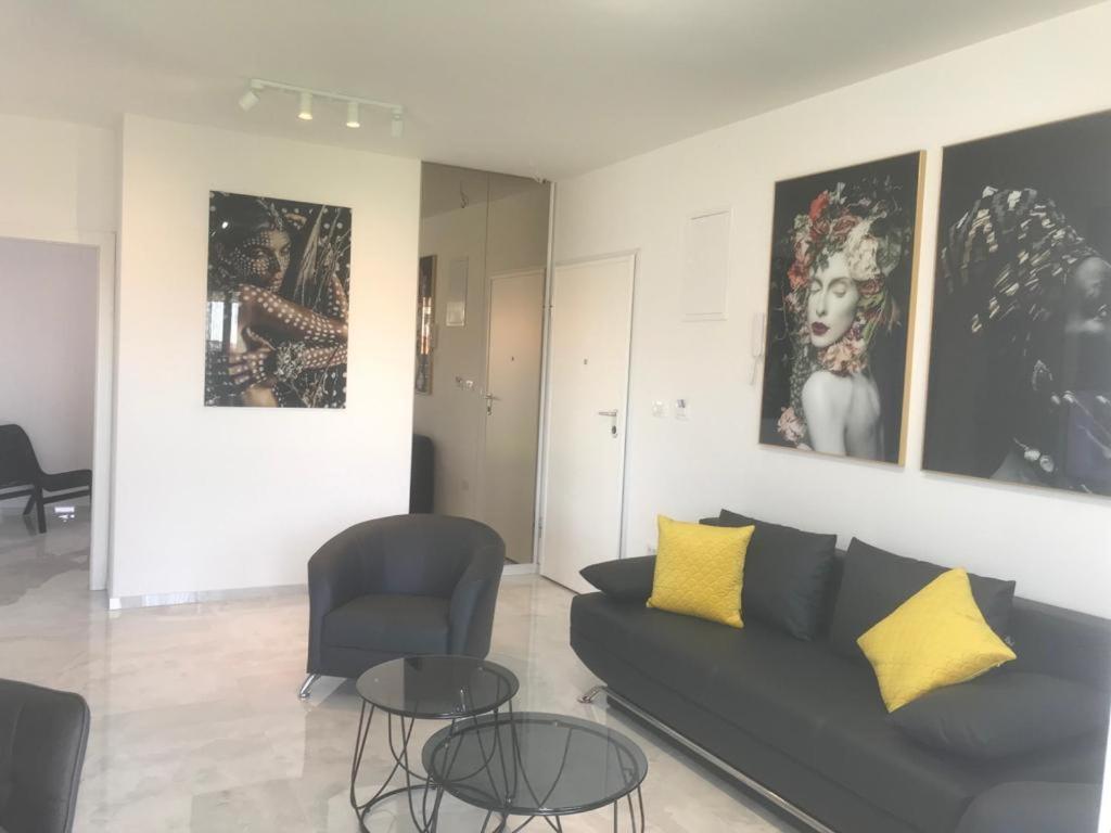 Hedonist-Luxury 2 Bedroom Apartment With Private Hot Tub, Garden And Free Parking Trogir Exterior photo